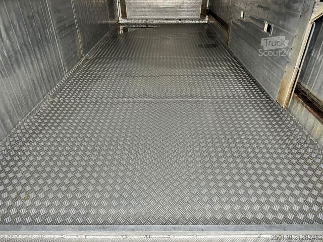 Viehtransporter LKW MERCEDES-BENZ Atego 1230L 4x2 1.Stock Viehtrasporter