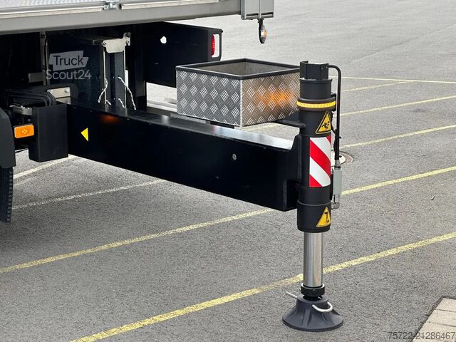 Kranwagen Volvo FH 500 8x4 Pritsche mit Fassi F905R.2.7 + JIB