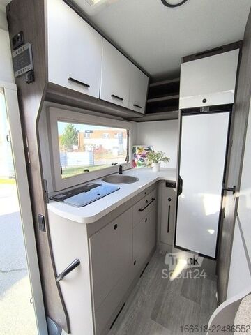 Halvintegrerad husbil BENIMAR Tessoro 481