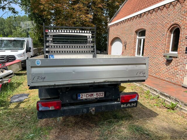 Pick-up bestelwagen MAN TGE