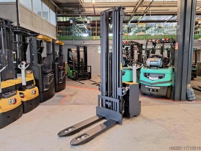 Gerbeur manuel Caterpillar NSP16NI