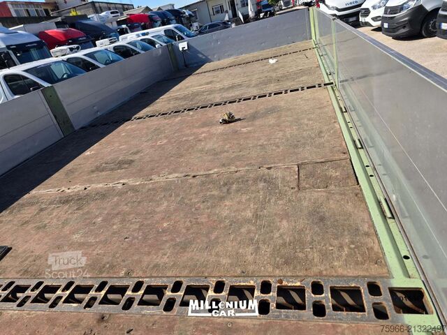 Camion caisson Iveco EUROCARGO 160E25 GRU E CASSONE 2016 EURO