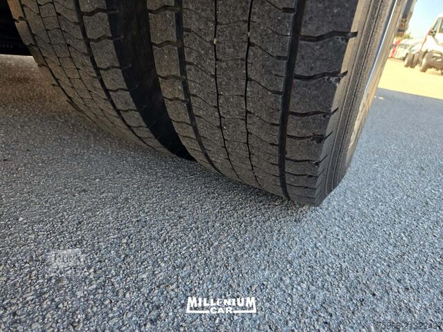 Camion caisson Iveco EUROCARGO 160E25 GRU E CASSONE 2016 EURO