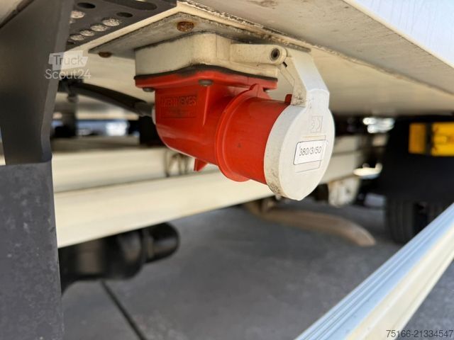 Fourgon isotherme frigorifique MERCEDES-BENZ SPRINTER 516 CDI Kühlkoffer LBW 0,75 T*MOTOR NEU