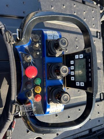 Kravas automašīnai uzstādīts celtnis RENAULT Premium/340DXI/per/HMF1440Z-Kran+Greifer/