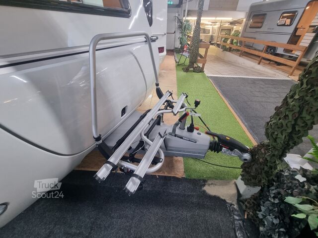 Путешествующий автоприцеп (туристический караван) Eriba NovaLine 465