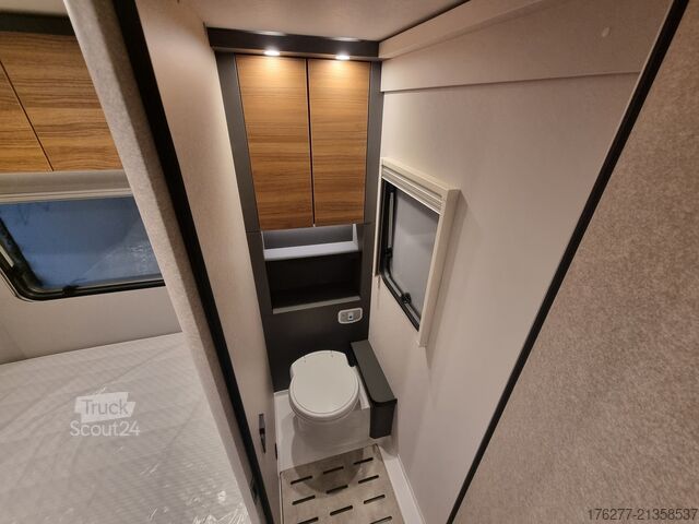 Путешествующий автоприцеп (туристический караван) Eriba NovaLine 465