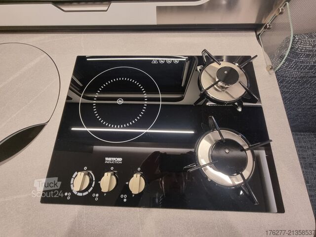 Путешествующий автоприцеп (туристический караван) Eriba NovaLine 465