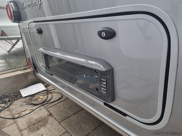 Путешествующий автоприцеп (туристический караван) Eriba Touring 642