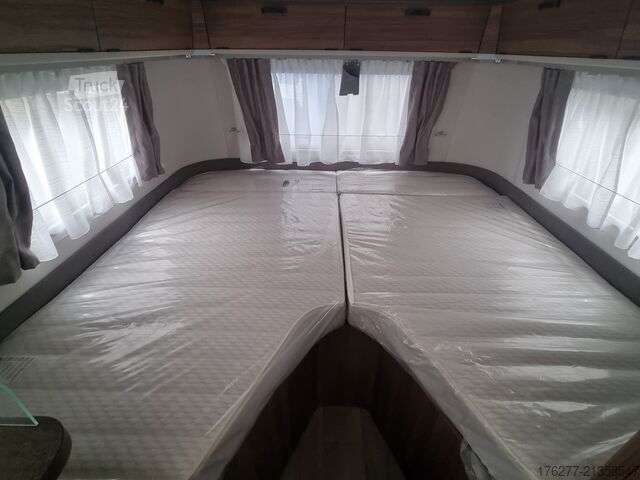 Путешествующий автоприцеп (туристический караван) Eriba Touring 642