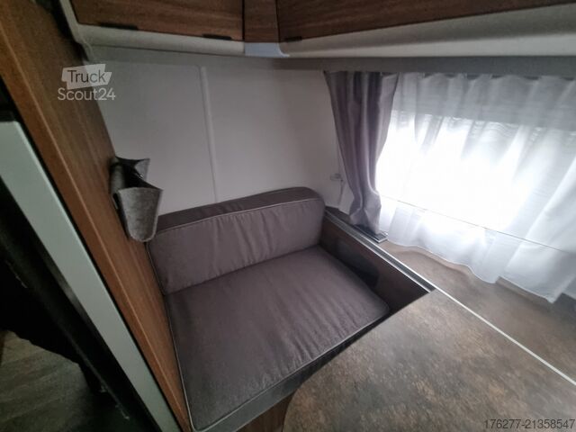 Путешествующий автоприцеп (туристический караван) Eriba Touring 642