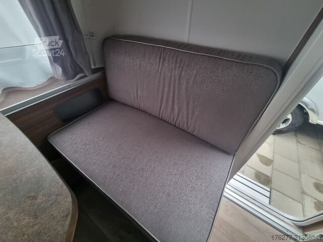 Путешествующий автоприцеп (туристический караван) Eriba Touring 642