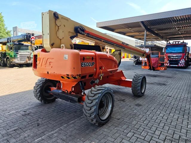Mafsallı teleskopik çalışma platformu JLG E600 JP