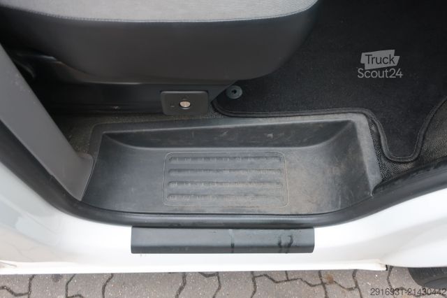 Minibús VOLKSWAGEN T6.1 9 Sitzer 1. Hand / Klima / FN:236