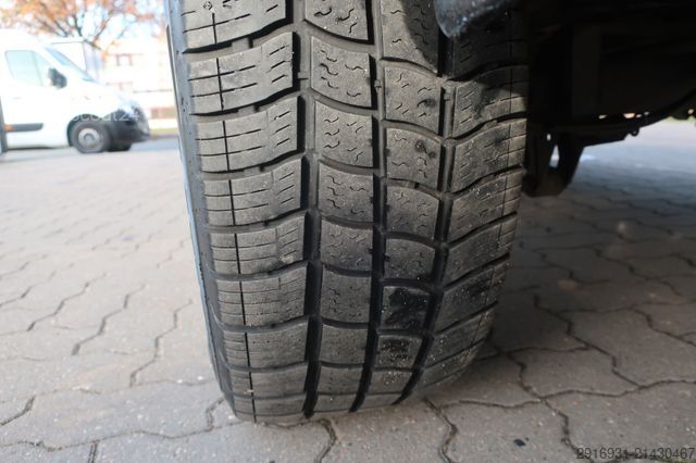 Minibús VOLKSWAGEN Crafter 35 mittel L2H1/Klima/6 Sitze/FN:128