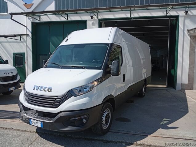 Extra hosszú zárt furgon Iveco Daily 35