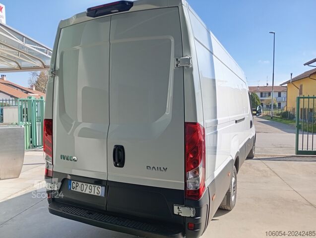 Extra hosszú zárt furgon Iveco Daily 35