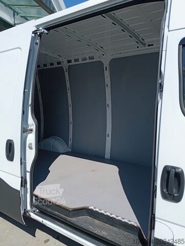 Extra hosszú zárt furgon Iveco Daily 35