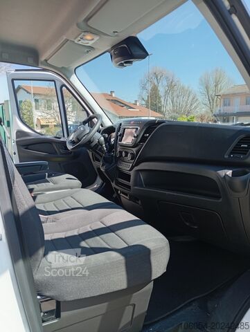 Extra hosszú zárt furgon Iveco Daily 35