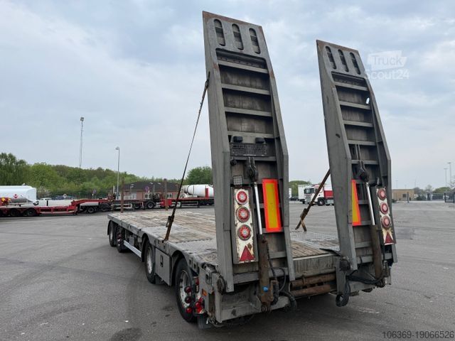 Ρυμουλκούμενο χαμηλού φορτίου  MTDK 4 Achsen 30 t. Maschinen Hydr. rampen