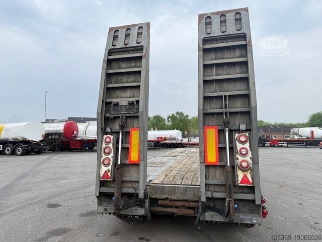 Ρυμουλκούμενο χαμηλού φορτίου  MTDK 4 Achsen 30 t. Maschinen Hydr. rampen