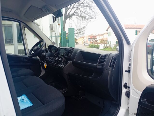 Vrachtwagen met kraanopbouw FIAT Ducato Maxi