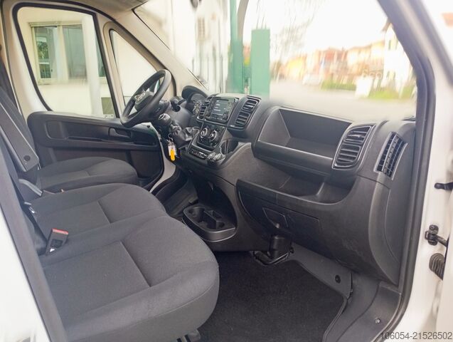 Vrachtwagen met kraanopbouw FIAT Ducato Maxi