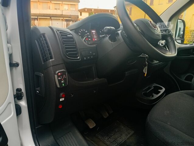 Vrachtwagen met kraanopbouw FIAT Ducato Maxi