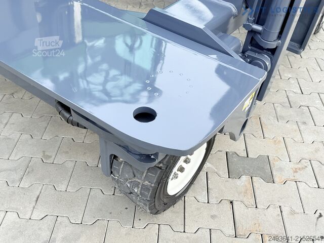 Carrello elevatore a 4 direzioni Combilift C4500 WIDE FORK POSITIONER DIESEL DUPLEX