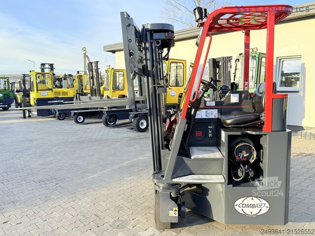 Carrello elevatore a 4 direzioni Combilift C3000CB GAS TRIPLEX 4900 FREE-LIFT