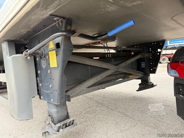 Køletrailer SCHMITZ CARGOBULL 3 Achs ThermoKing SLXE 300 Doppelstock Lift SAF