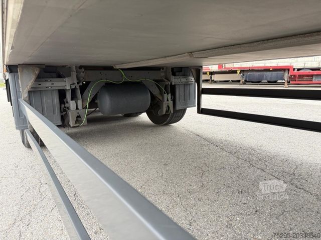 Køletrailer SCHMITZ CARGOBULL 3 Achs ThermoKing SLXE 300 Doppelstock Lift SAF