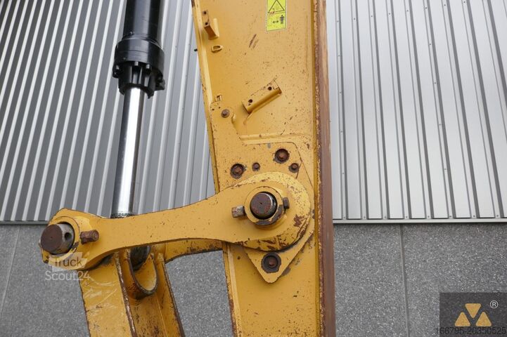 Grävmaskin på larvband Caterpillar 336FL