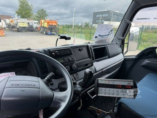 Furgon Mitsubishi Fuso Canter Winterdienst Salzstreuer