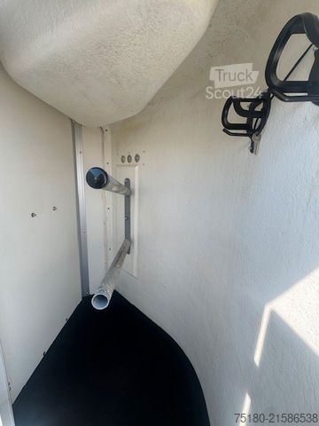 Přívěs pro přepravu koní BLOMERT Nairobi 2 Pferdeanhänger Aluboden SK 2,4t