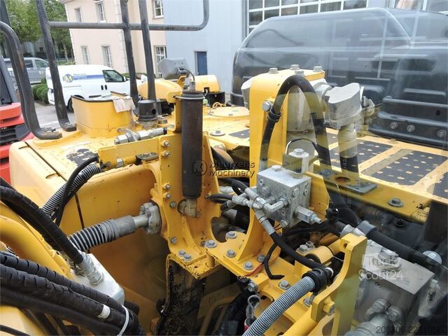 Escavatore cingolato KOMATSU HB215LC-3