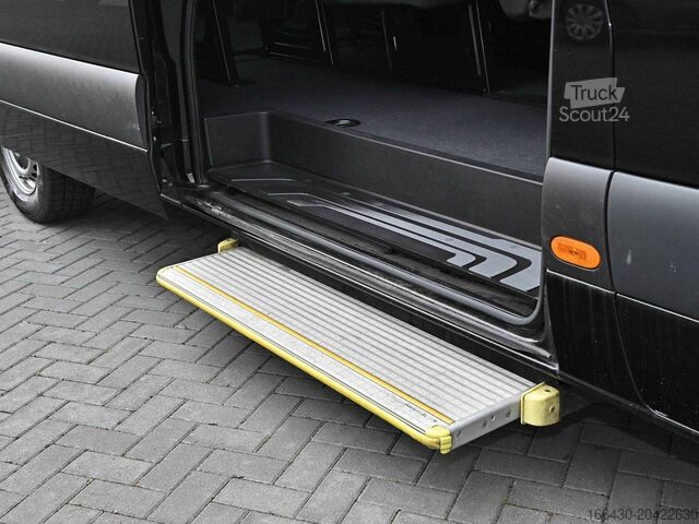 Kleinbus Mercedes-Benz Sprinter 317 CDI Tourer L3 (2-2-2-3) AHK Kame