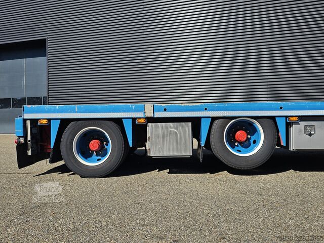Vrachtwagen met kraan Scania R520 V8 8x2/6 / HMF 70 tm + JUMBO AANHANGER