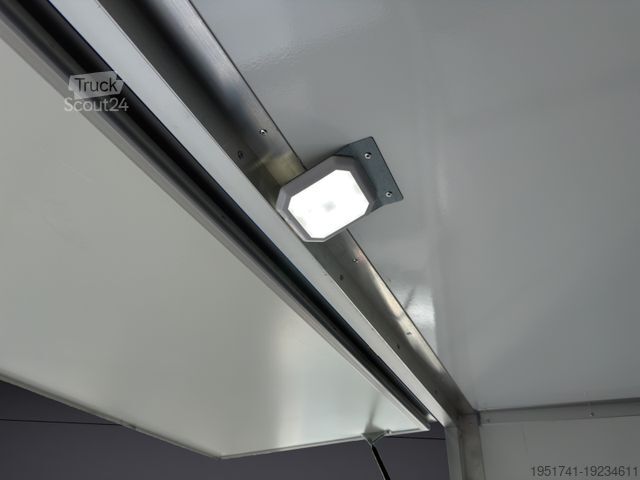 Box van RENAULT Master Koffer 4,47mx2,20x2,30m Seitentüre Klima