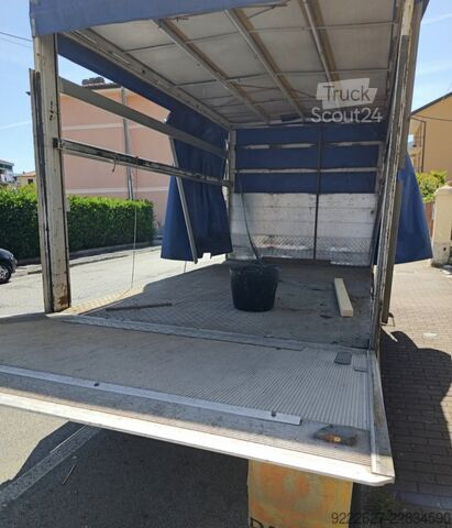 Curtain sider van Isuzu NPR85-5DX