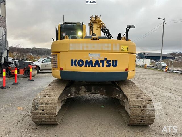 Excavadora sobre orugas Komatsu PC228USLC-8 excavator w/ 3 buckets and tiltrotator