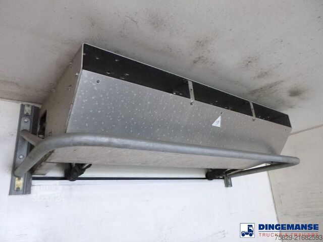 Transport refrigerat/congelat DAF LF 250 FA 4X2 Carrier Supra 750 frigo