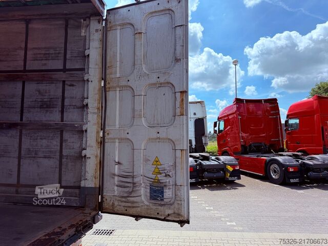 Otvorený náves s plachtou KRONE Curtainsider Mega