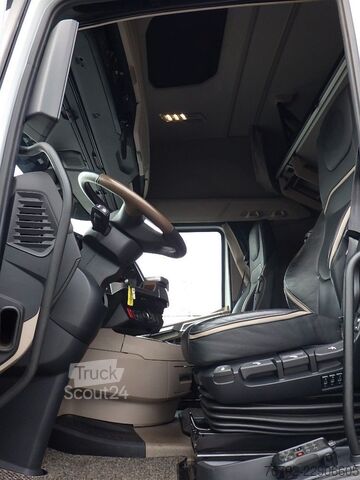 Standaard trekker DAF XG+ 530 Skylight/Intarder/2xTank/Leder/Standklim