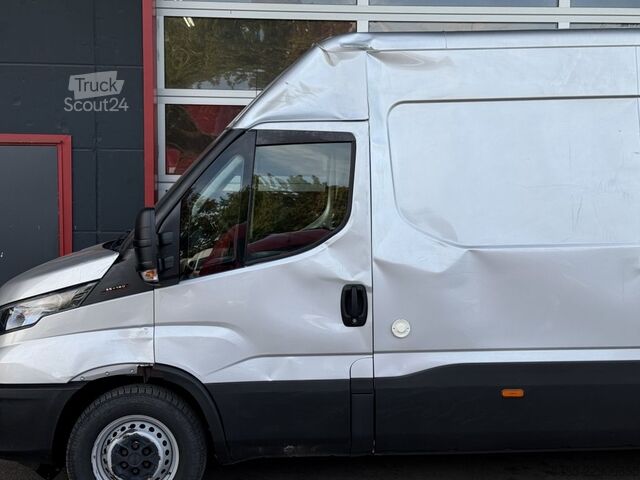 Komercijalno vozilo sa visokim krovom IVECO Daily 35S18 Hoch Klimaautom. Tempomat Unfallfzg.