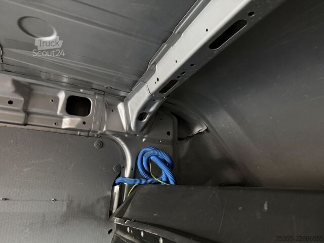 Komercijalno vozilo sa visokim krovom IVECO Daily 35S18 Hoch Klimaautom. Tempomat Unfallfzg.