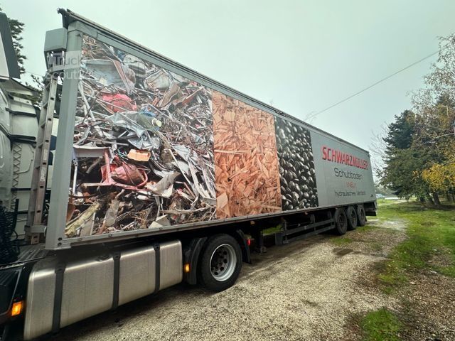 Semirimorchio con pianale mobile SCHWARZMÜLLER J-serie