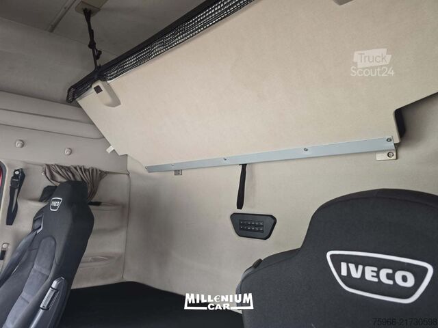 Dubă cu caroserie tip cutie Iveco SWAY 480 (12/2021) 7,40 A/BASSA C/SCOPRI