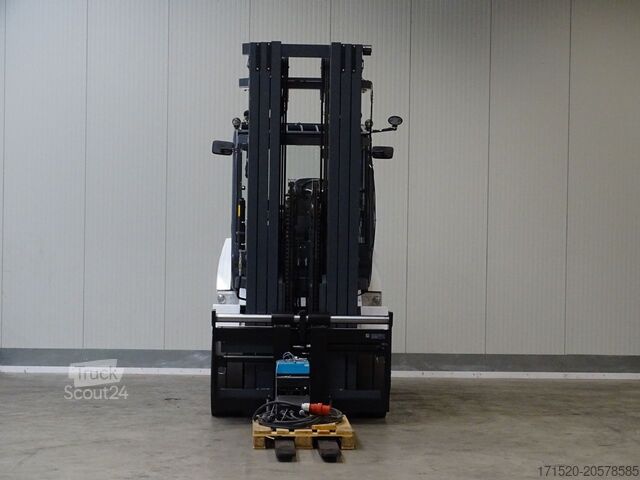 Empilhadeira frontal Montini MR10 - Li-ION - TRIPLEX - DEMO