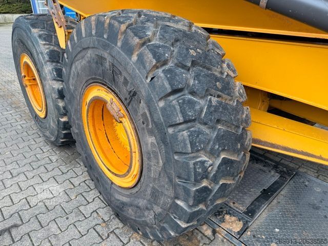 Andre VOLVO A25G Dumper 10.137 h Baujahr 2021
